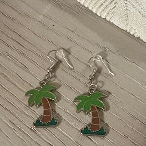 Palm Tree Dangle Earrings pierced NWOT